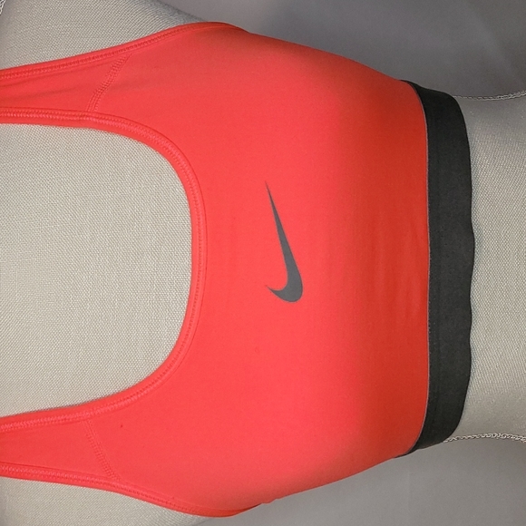 NIKE ▪︎ DRI-FIT WOMEN'S SPORTS BRA ▪︎ SIZE M - Picture 2 of 5